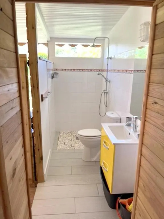 Bungalow d'une chambre avec piscine partagee jardin clos et wifi a Le Gosier a 1 km de la plage