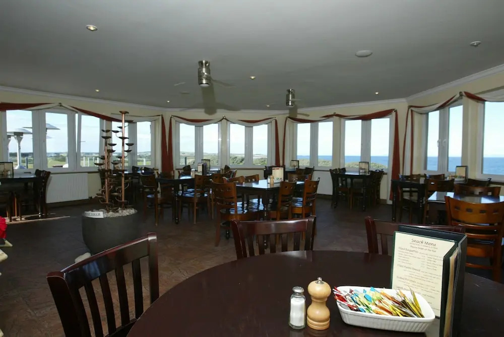 GOLF View Hotel & Macintosh Restaurant