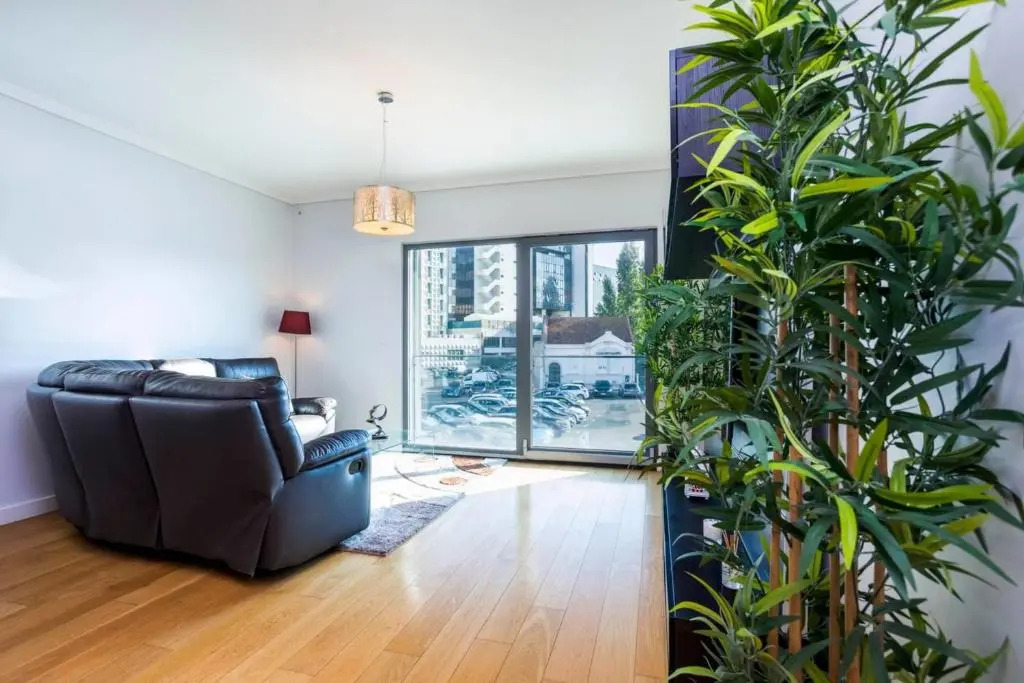 GuestReady - Spacious and Modern Campolide Family Apt Fits 6