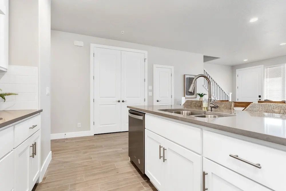 Family Fun Getaway #2339 4 Bedroom Townhouse by Redawning