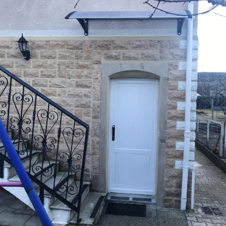 Studio in Beaune, With Enclosed Garden and Wifi