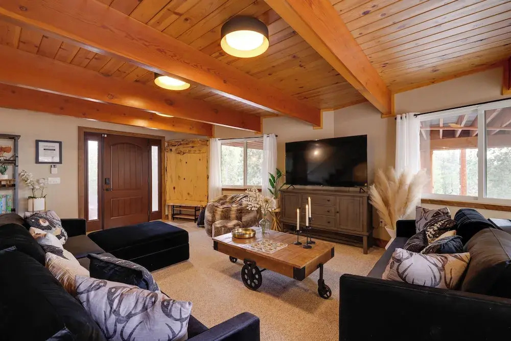 Hot Tub + Scenic Views: Luxury Twain Harte Cabin