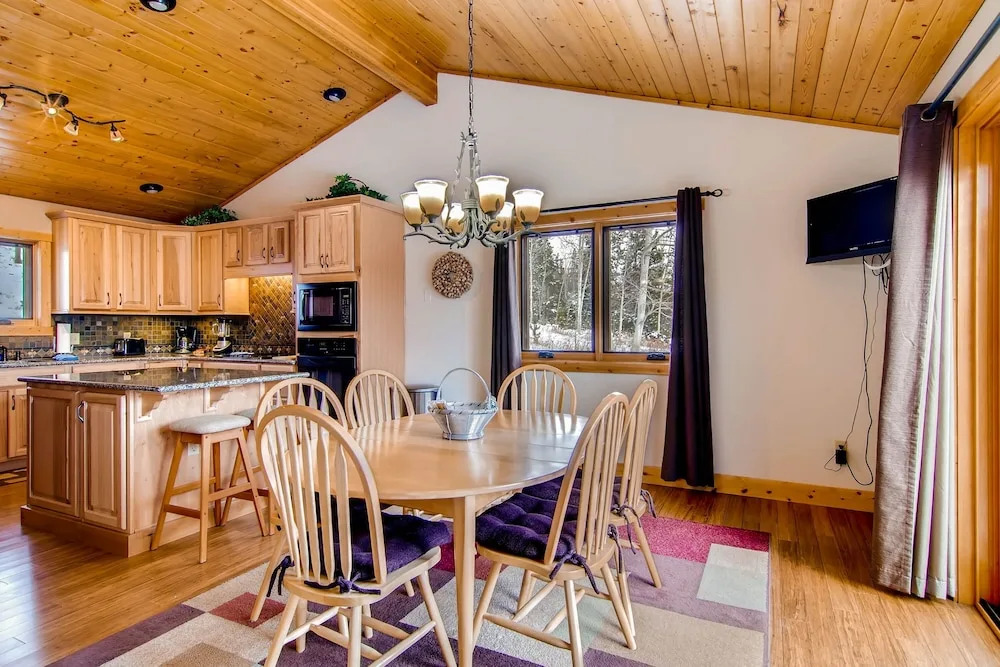 Royal Buffalo - 3 Br home by RedAwning