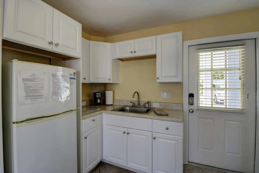 Bayside Bungalow 1 - Large Screened Lanai With Beautiful Bay Views
