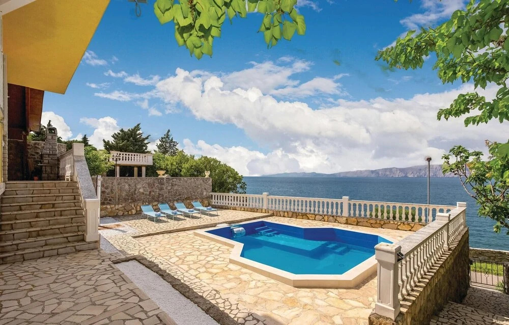 Beautiful Home in Smokvica With Wifi and 6 Bedrooms