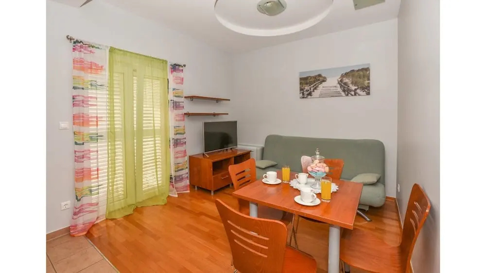 Brkić Apartments with Private Parking