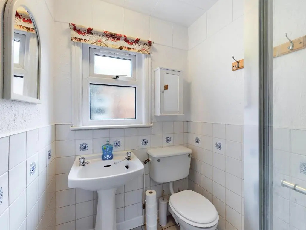Cheerful 3 bedroom home with free parking and WIFI