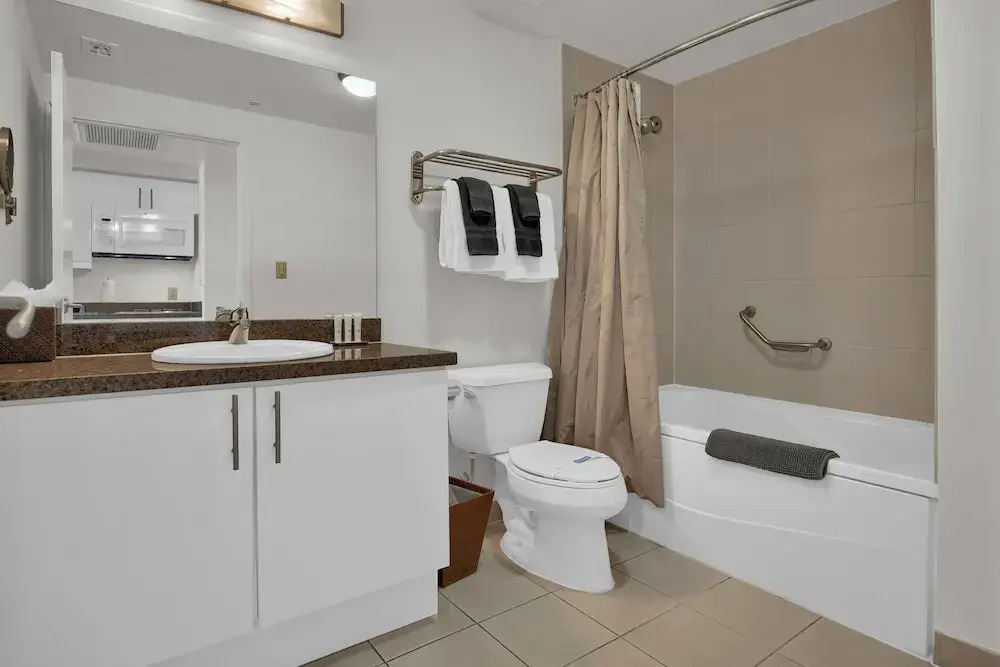 Glamorous Bay View Studio in the Grove