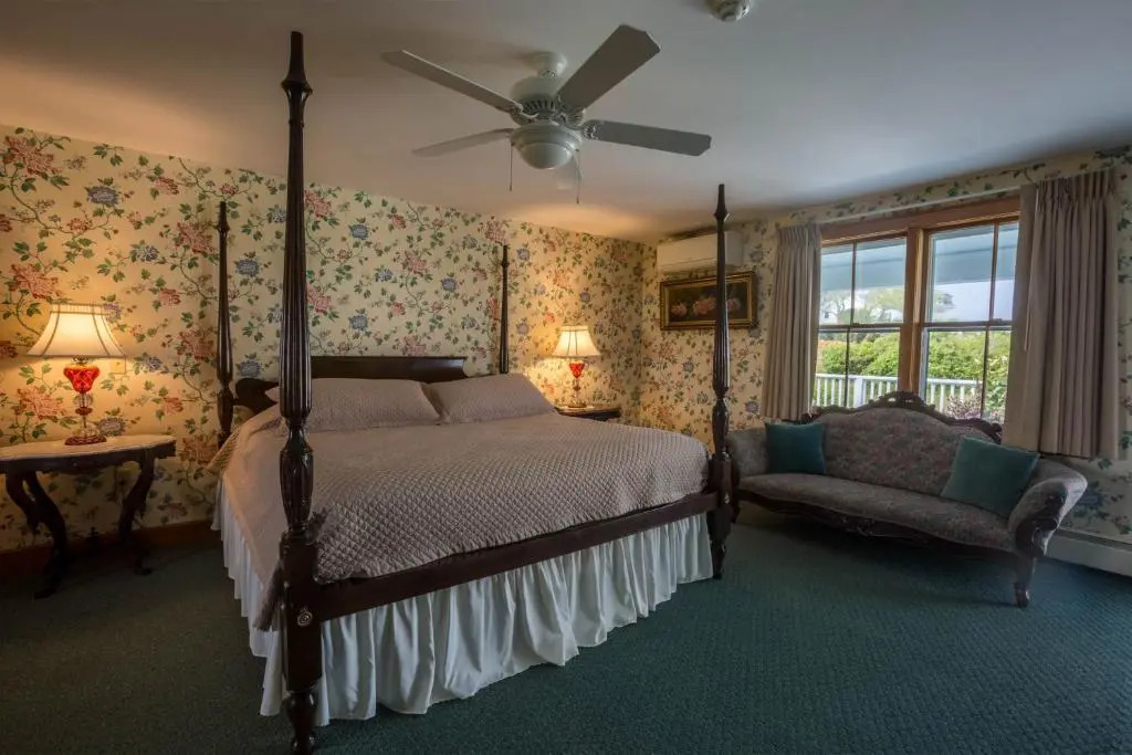 Rose Farm Inn