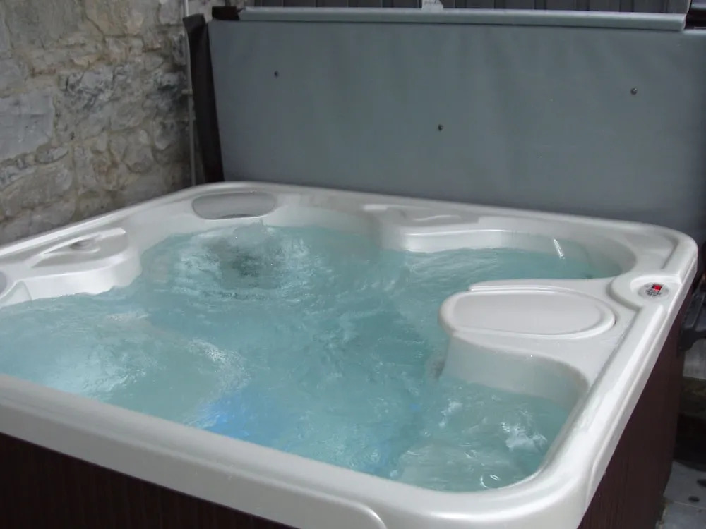 Splendid Cottage in Thynes with Hot Tub