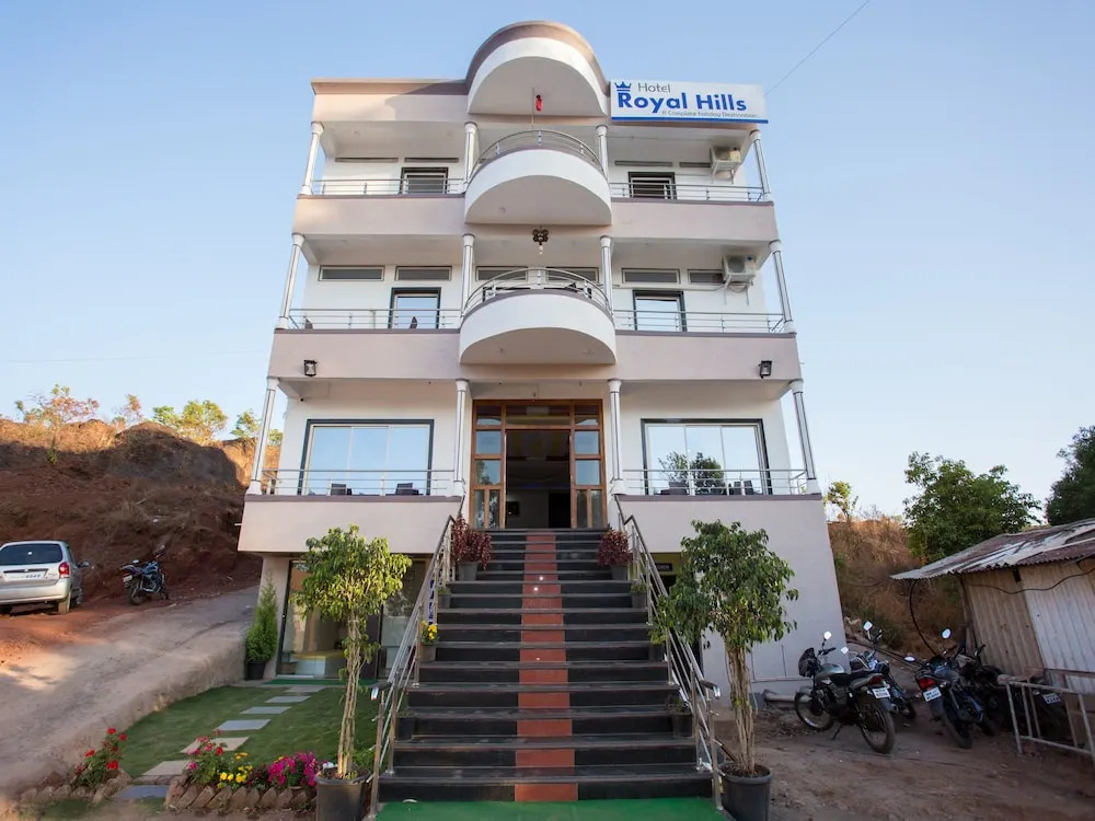 OYO 11758 Royal Hills