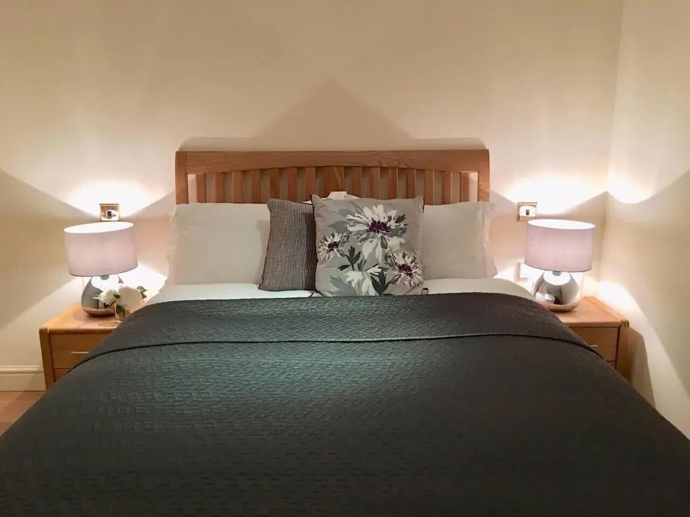English Garden Apartment