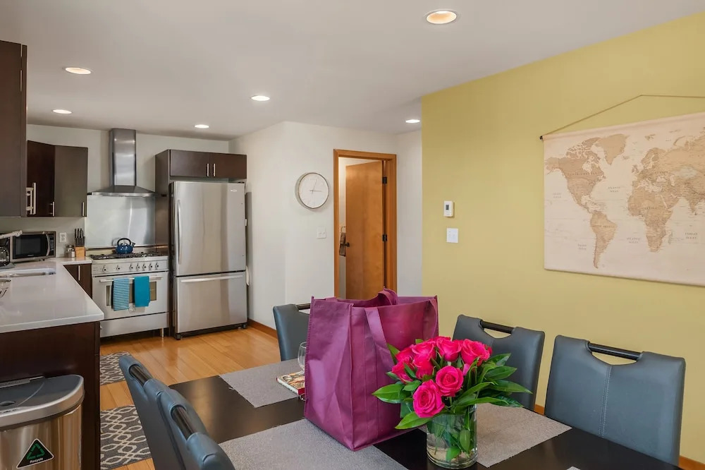 Seattle Vacation Home-18th Ave Townhome