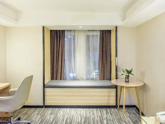 Vienna Classic Hotel (Chongqing Nanbin Road Danzishi)
