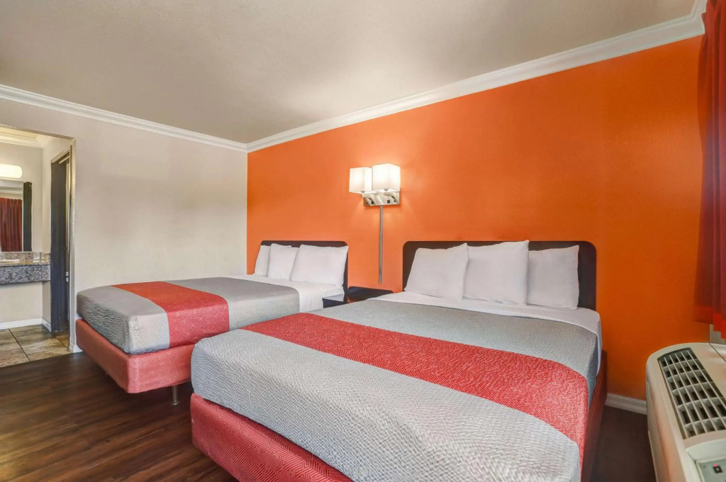 Motel 6-Fresno, CA - Belmont Ave