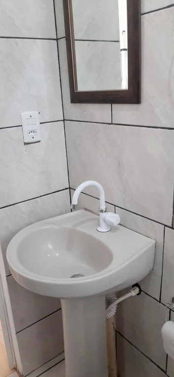 KITNET S2 em TORRES-RS - Na mais bela praia Gaúcha - Cozinha - Banheiro - Ar condicionado - TV smart 32 - Wi-Fi - Estacionamento - Anfitriã Superhost no BnB