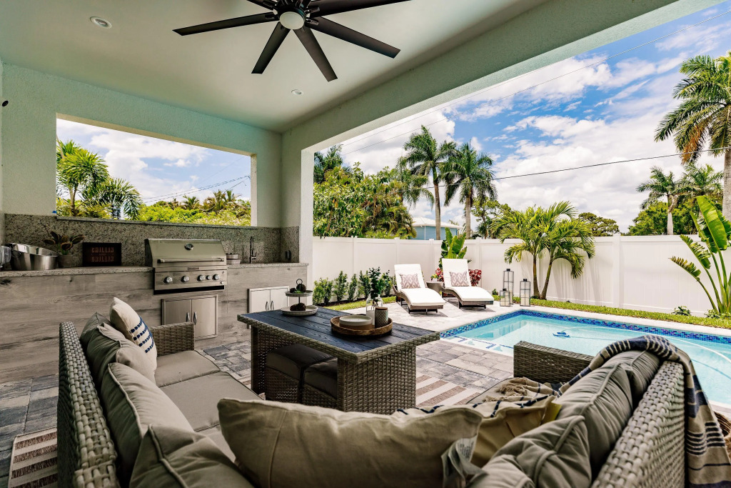 Luxury Naples 4br W Pool Near Vanderbilt Beach