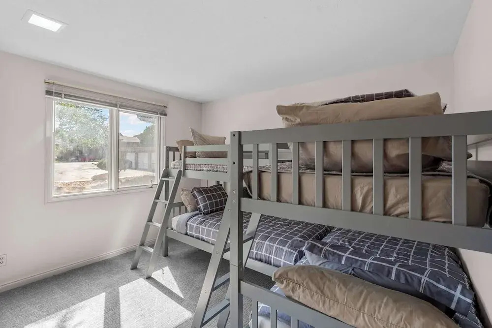 Cozy Condo - Stay for 9
