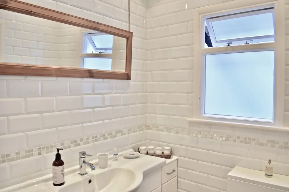 Spacious 1 Bedroom Flat Near The Beach