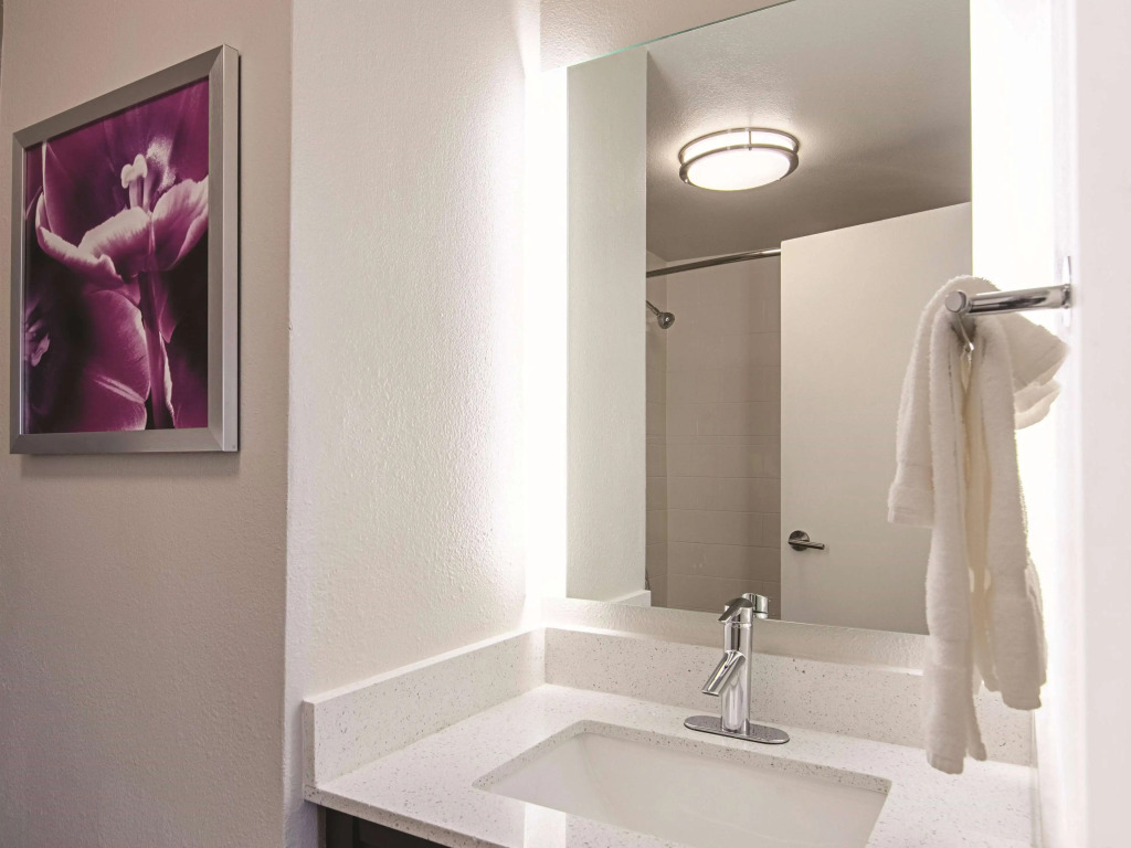 La Quinta Inn & Suites by Wyndham Portland DT Maine Med