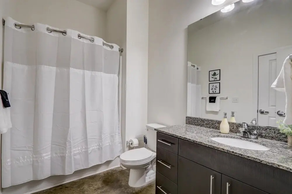 FRONTDESK RM - West Apts, River Market Dist, Kansas City