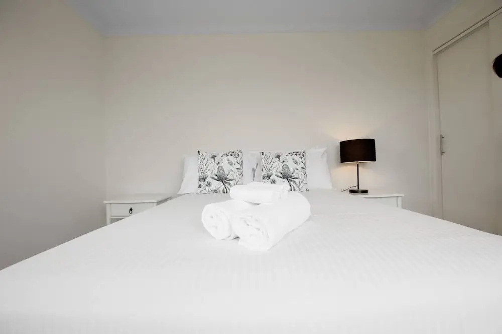 Superb Luxe 5BR House@point Cook Near Lake