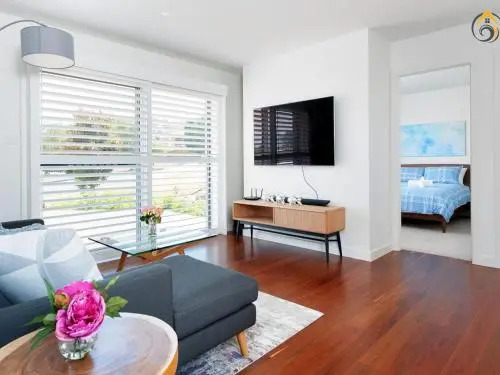 Luxury in Corlette - 4 Drungall Ave