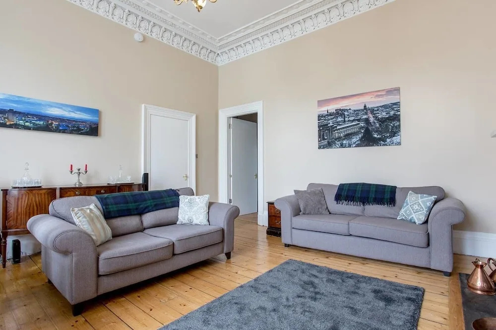 Old Town Stylish Apartment - 5 mins walk to Castle