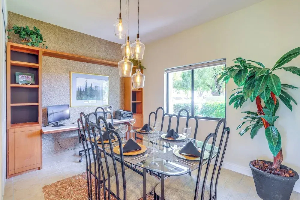Resort Pools + Golf: Palm Springs Condo!