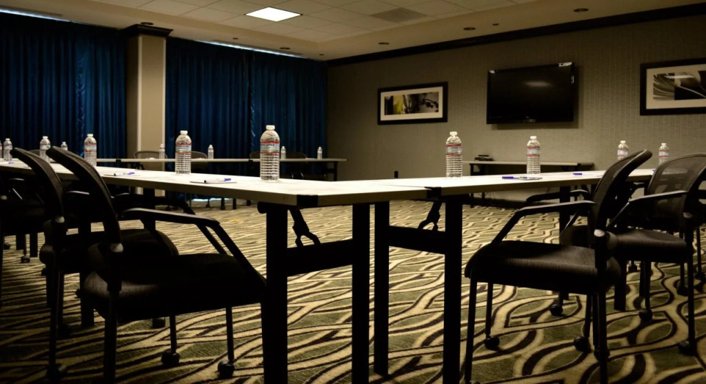 Holiday Inn Express & Suites Charleston Arpt-Conv Ctr Area by IHG