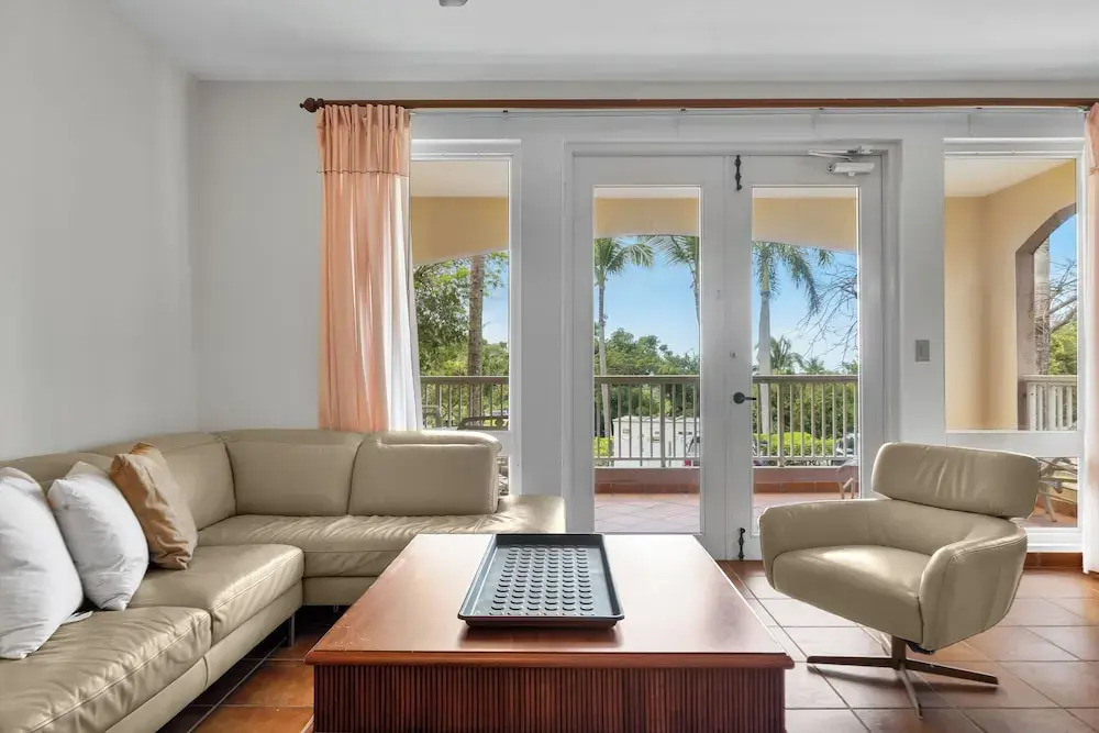 Golf Course Access Balcony Infinity Pool