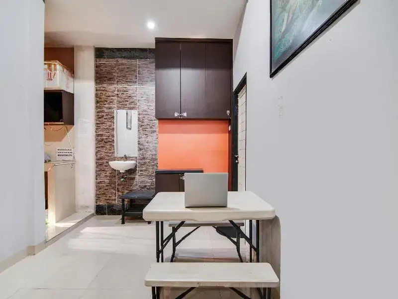 SPOT ON 91772 Nisrina Homestay Syariah