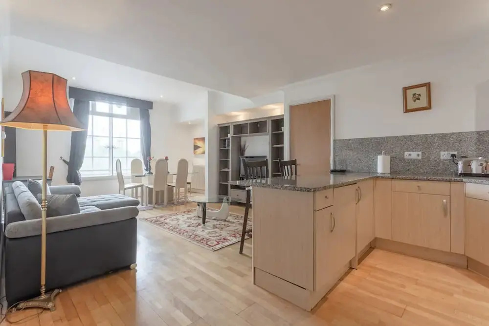 Large & Central 2BD Flat - Tower Hill
