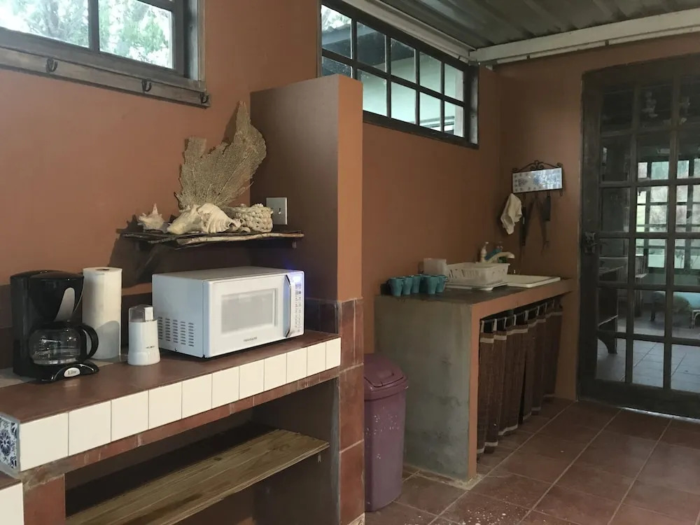 Isla Hermosa Guesthouse