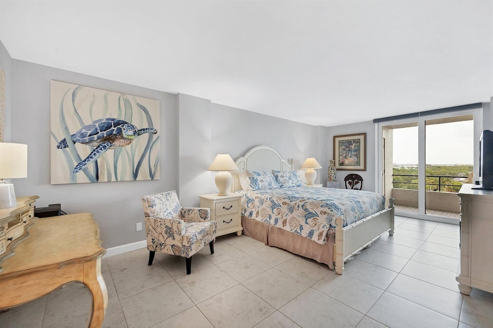 Anchorage Resort 8th Floor Condo in Siesta Key With Private Beach Access, Pool, Boat Dock 0894