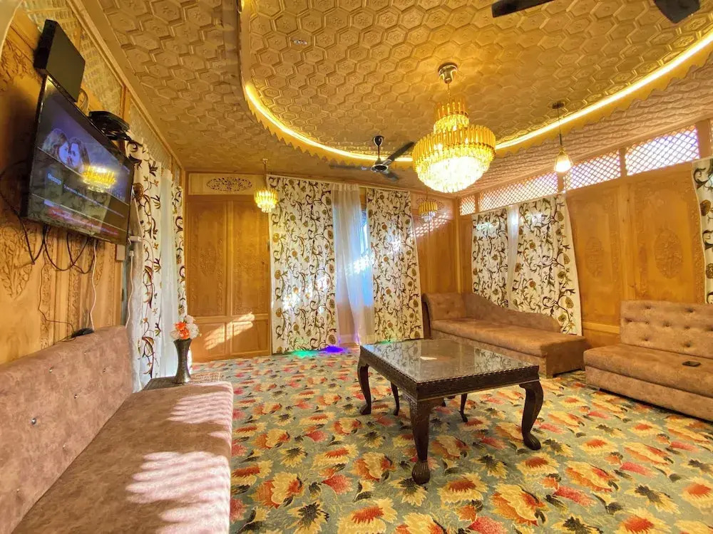 The Apollo 11 Heritage Luxury Houseboat