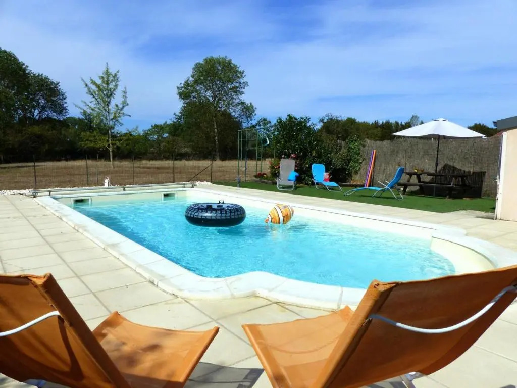 Charmant gîte avec piscine partagée au cœur dun village - FR-1-489-273