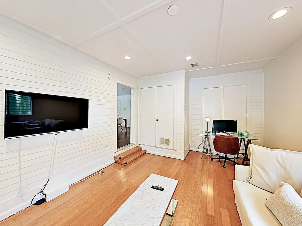 1802 Kinney Avenue Home 2 Bedrooms 2 Bathrooms Home