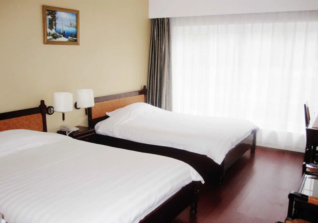Lavy Hotel