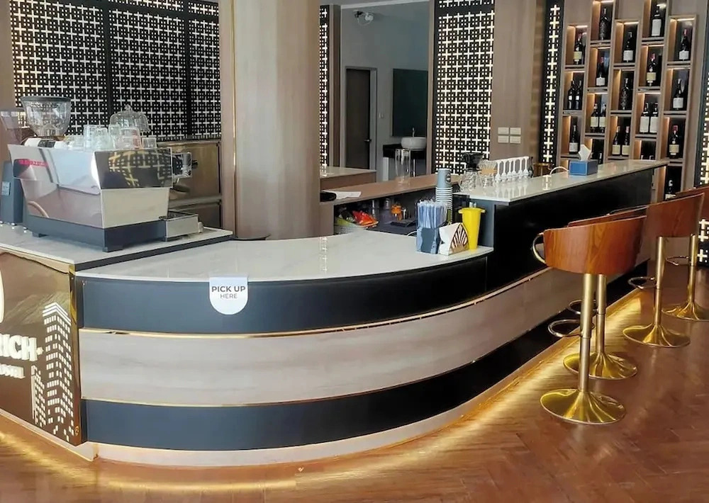 The Rich Cafe & Hostel