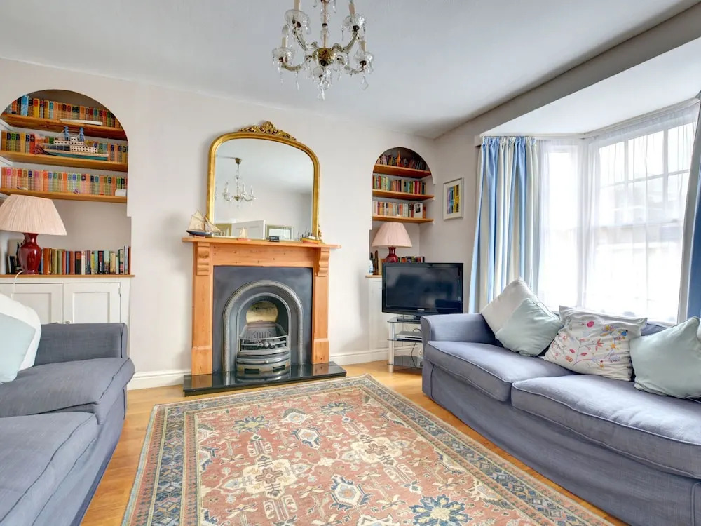 Vintage Holiday Home in Tenby With Garden