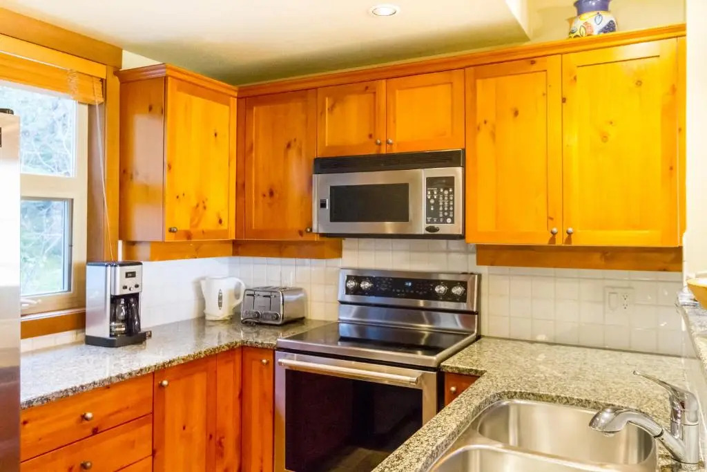 Ski in Ski out Minutes from Village, Private Hot Tub Sleeps 6 Free Shuttle