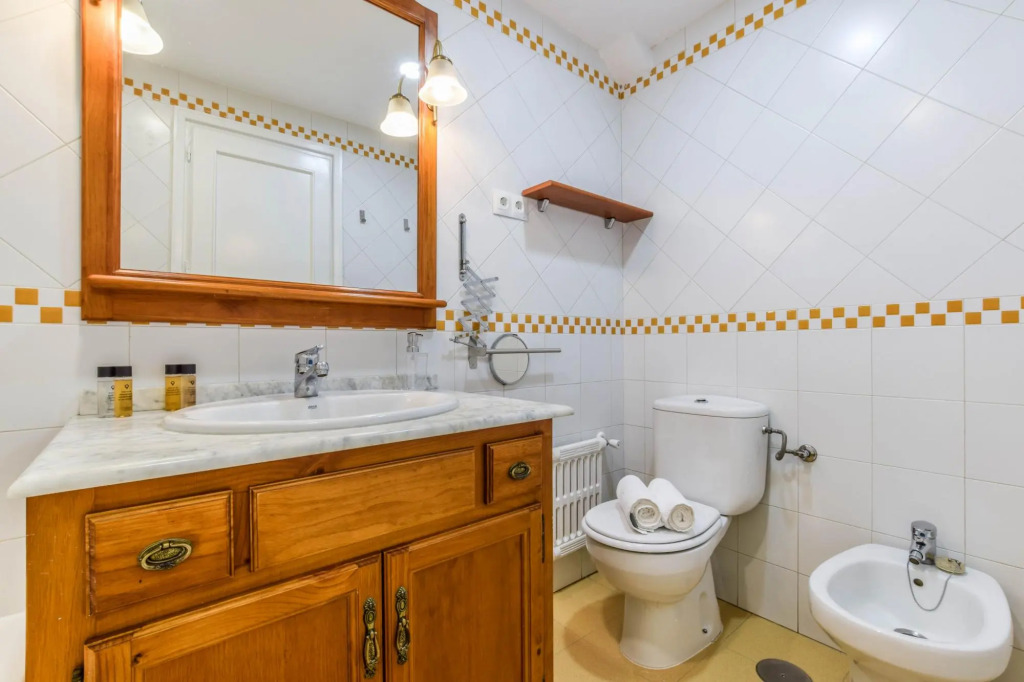 Alcalá I in Madrid with 3 bedrooms and 2 bathrooms