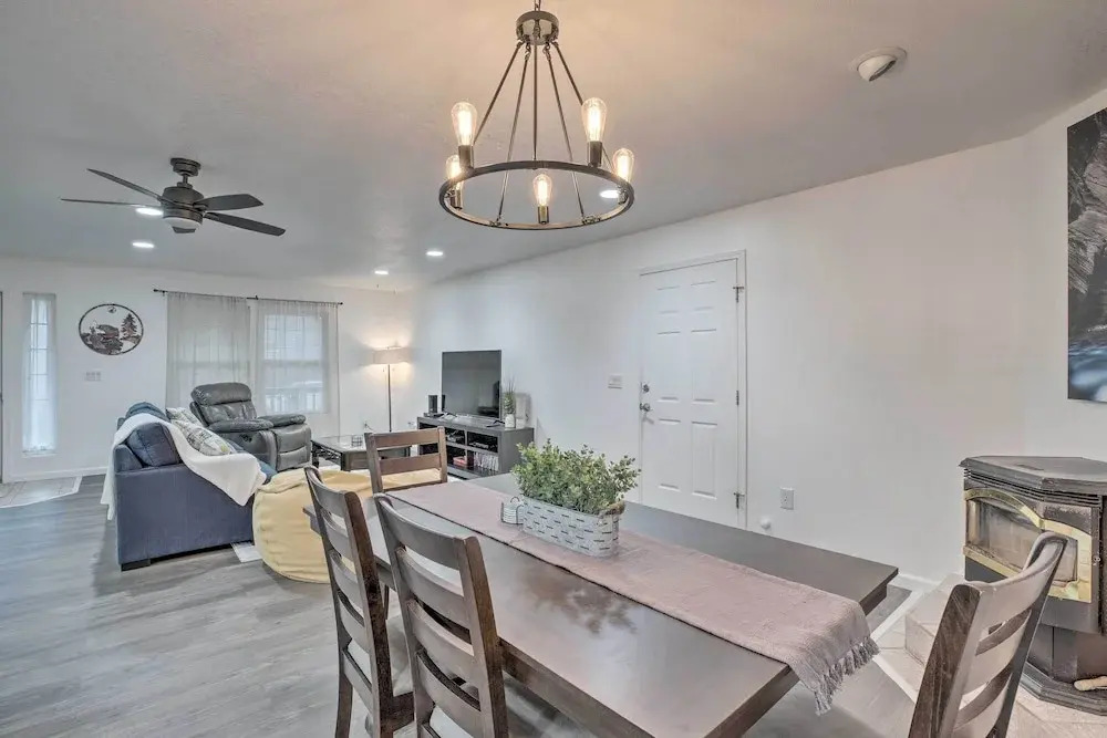 Pet-friendly PNW Home, 1 Mi to Rockaway Beach