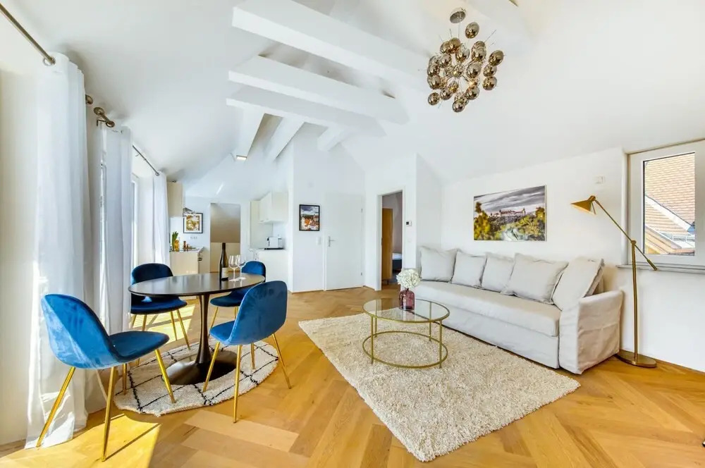Deluxe Apartment With Balcony Parking and Elevator in the City Centre