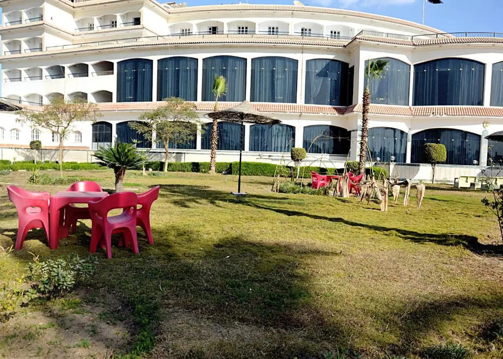 Elminya Compound