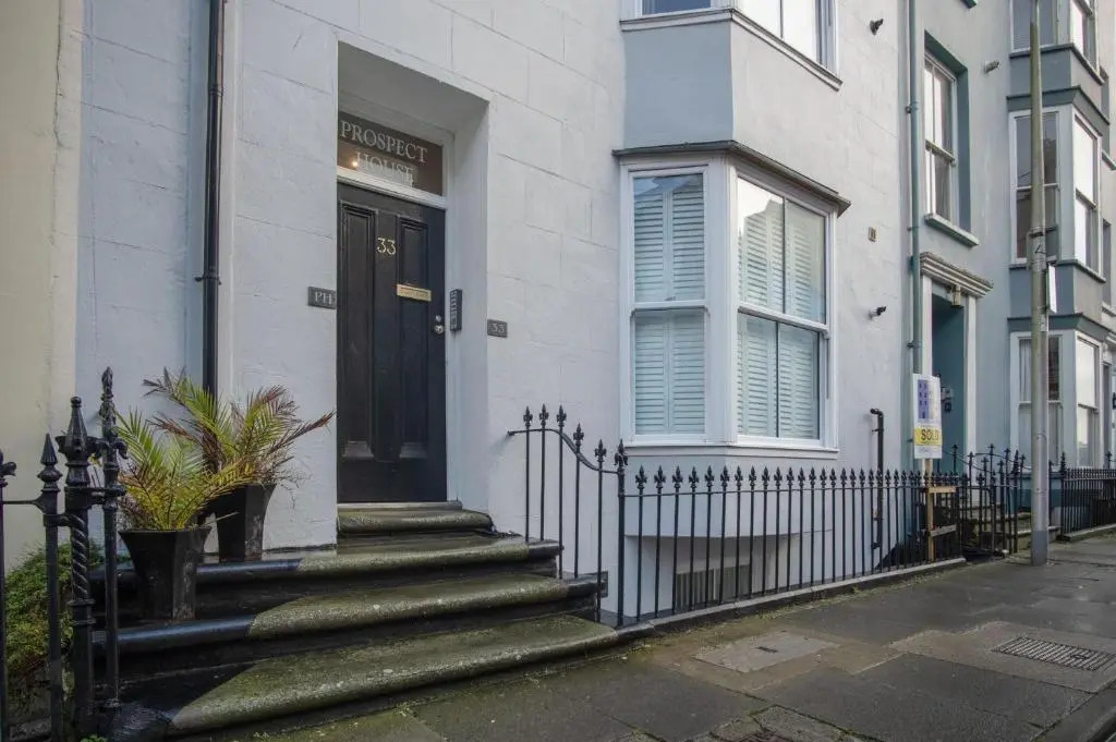 Skylark - 2 Bedroom Apartment - Tenby