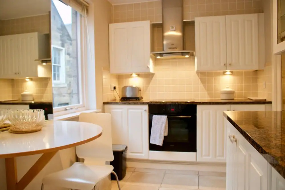 2 Bedroom Flat Accommodates 6 in Heart of Edinburgh