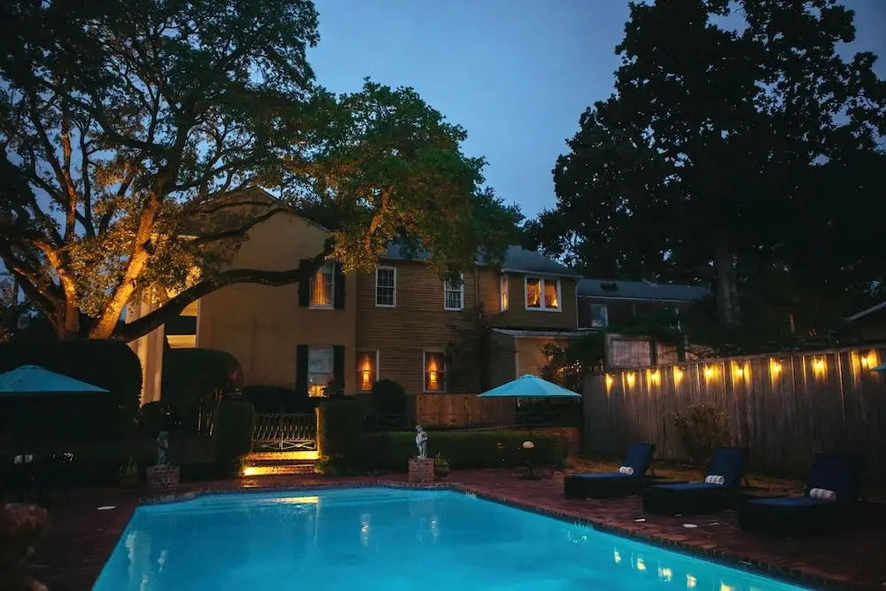 Anchuca Historic Mansion & Inn