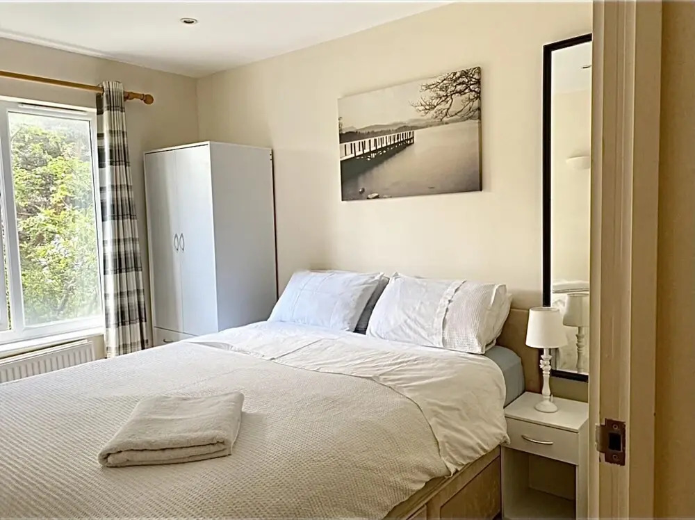 Remarkable 2-bed Apartment in Cheltenham